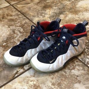 Boys Size 3.5 Jordan Gold Basketball Shoes.